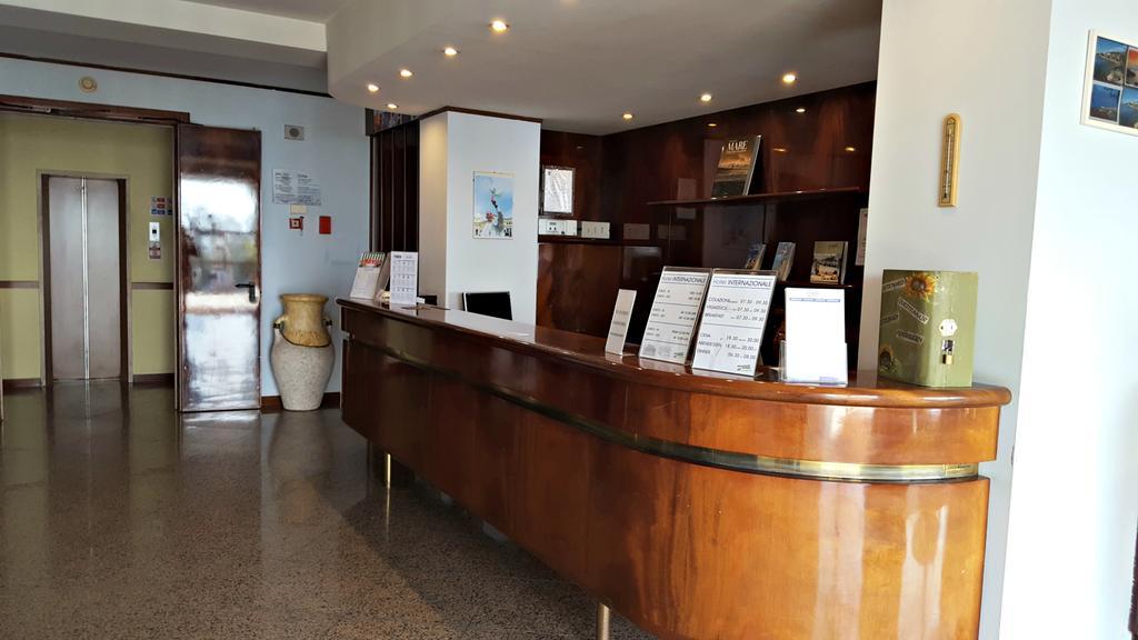 Hotel Internazionale ตอร์รีเดลเบนาโก ภายนอก รูปภาพ